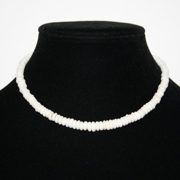 Beautiful 14" white shell necklace